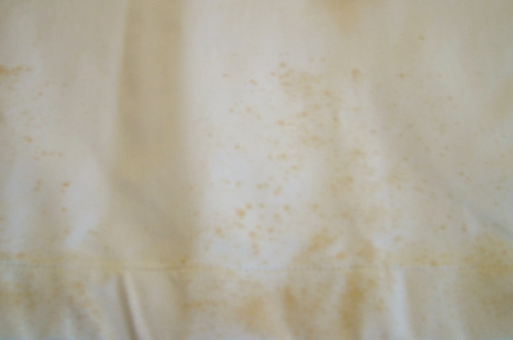 Curtain Lining Turned Yellow: Causes and Solutions
